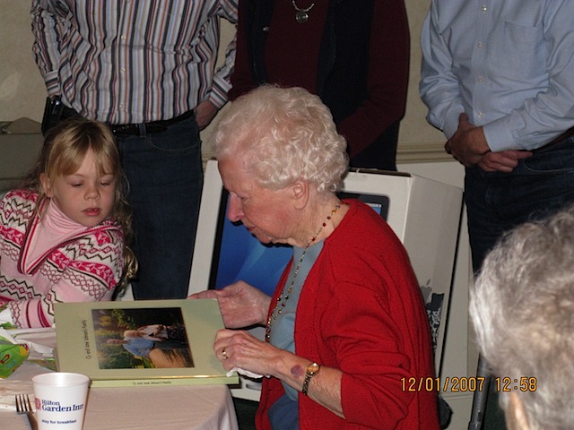 AUNT JANE'S 90TH BDAY 014