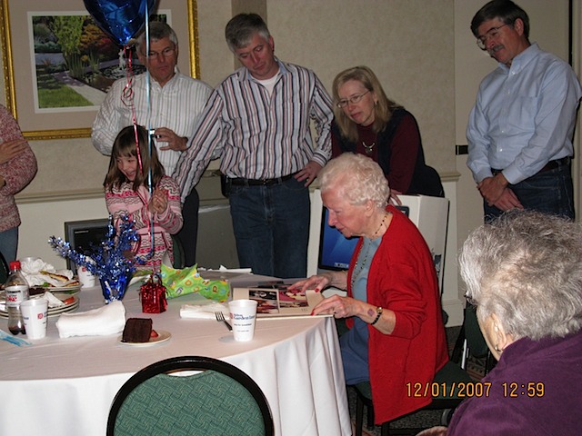 AUNT JANE'S 90TH BDAY 016